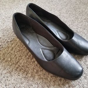 Very comfy work black shoes